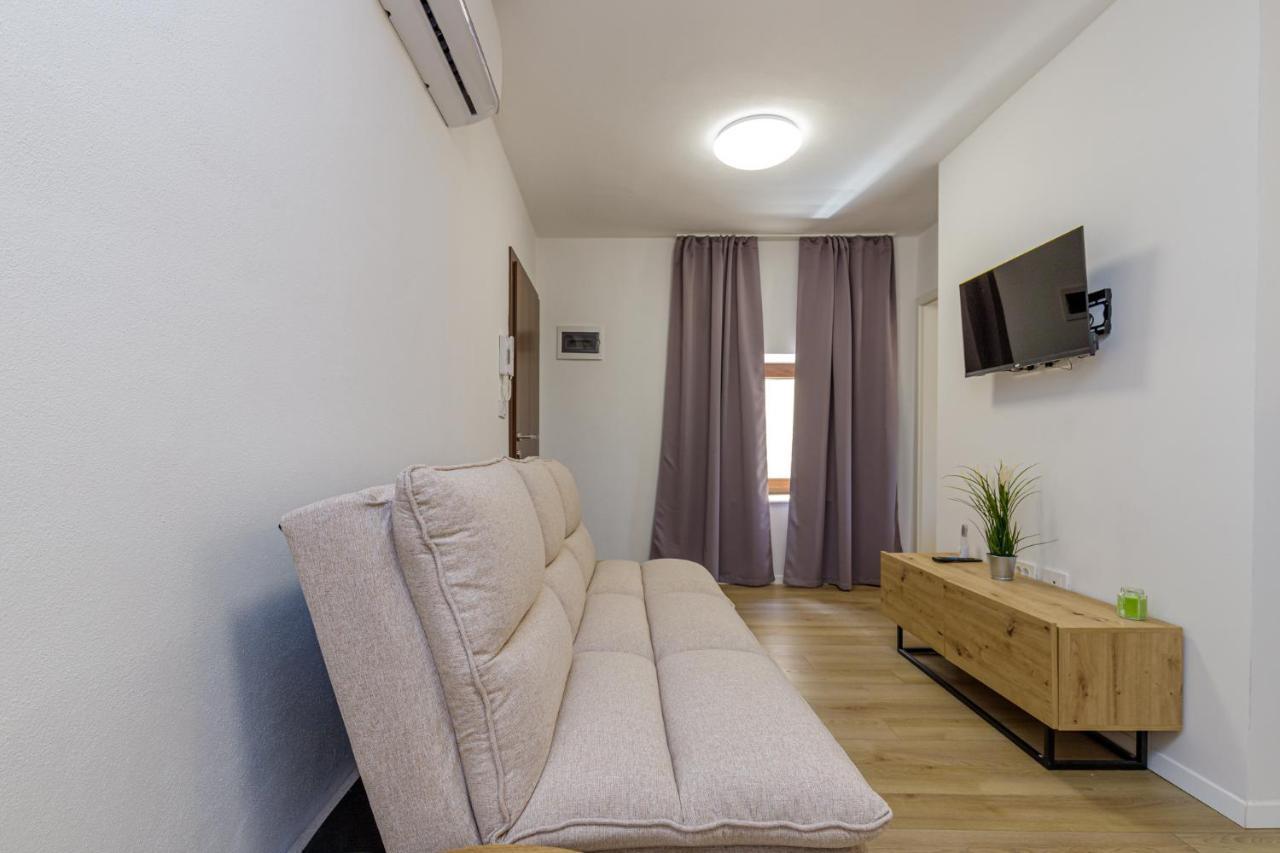 House Aves 2 Appartement Kaštelir Buitenkant foto